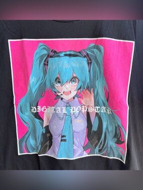 🍒💣 Hatsune Miku anime inspired t-shirt